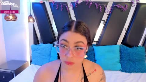 A N T O N E L L E  online show from April 2026 12:02:01 PM