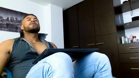 Snapshot of antonydangelo chatting on January 2025 07:21:01 PM ANTONY D ANGELO online show from January 2025 07:21:01 PM