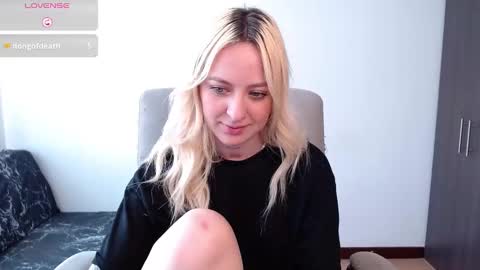 Snapshot of anttoniia chatting on December 2024 05:04:01 PM Antonia online show from December 2024 05:04:01 PM