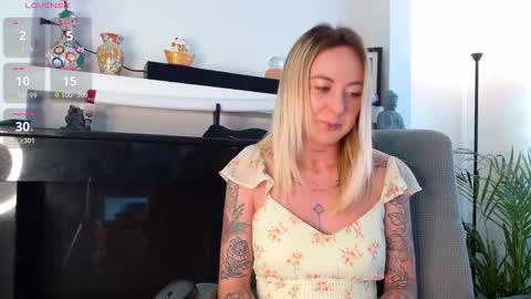 Snapshot of anttoniia chatting on November 2025 07:23:01 PM Antonia online show from November 2025 07:23:01 PM