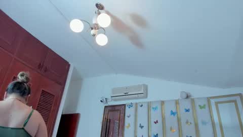 Anyela  online show from November 2025 02:43:01 AM