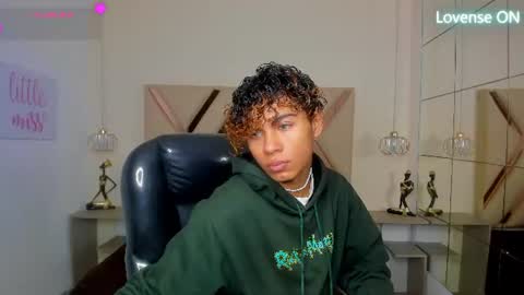 Snapshot of anyelotwink chatting on July 2026 04:29:01 AM anyelotwink online show from July 2026 04:29:01 AM
