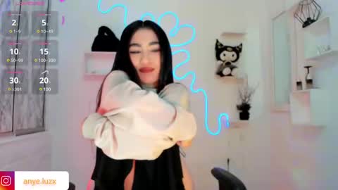 anyeluz_z online show from March 2025 06:05:02 PM