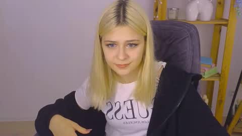 ApheliaStar online show from October 2025 11:07:01 AM