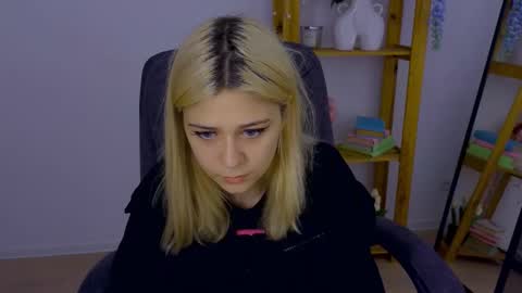 ApheliaStar online show from October 2025 03:40:02 PM