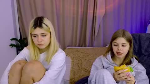 ApheliaStar online show from December 2025 05:30:01 PM