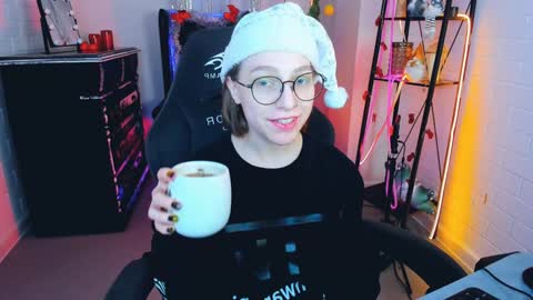 Snapshot of aphexqueen chatting on December 2024 03:06:02 PM APHEX QUEEN online show from December 2024 03:06:02 PM