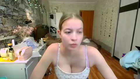 Snapshot of aphrodite_wow_ chatting on May 2026 01:05:02 PM Aphrodite online show from May 2026 01:05:02 PM