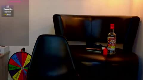 Snapshot of apolo_ryder chatting on June 2026 05:58:01 PM APOLO online show from June 2026 05:58:01 PM
