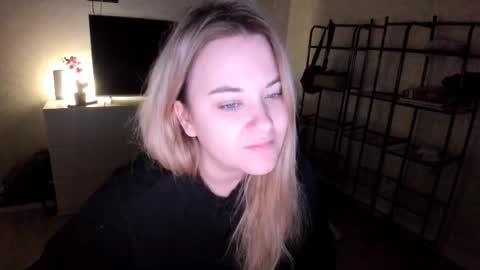 appleyummybuns online show from November 2025 12:37:01 PM