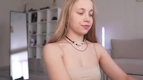 Snapshot of appr0ved_ chatting on February 2026 07:28:02 AM REYNA next stream is 11h of Feb online show from February 2026 07:28:02 AM