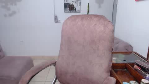 apprilfoxx online show from November 2025 03:45:01 PM