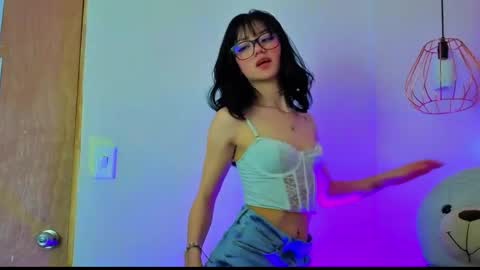 Snapshot of april_bennett chatting on June 2026 12:18:01 PM online show from June 2026 12:18:01 PM