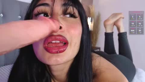 Cris online show from November 2025 12:28:02 PM