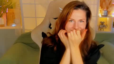 Snapshot of aprill_o_nill chatting on December 2024 05:18:02 PM aprill_o_nill online show from December 2024 05:18:02 PM