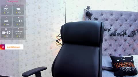Snapshot of aprilwatson chatting on October 2025 12:32:01 AM April online show from October 2025 12:32:01 AM