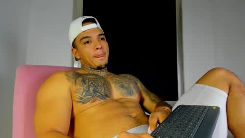 AquilesElpapi online show from October 2025 02:31:01 AM