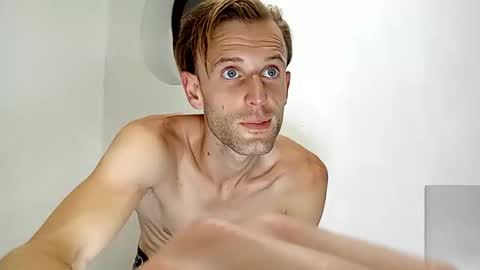 Snapshot of aquilesmade chatting on November 2025 01:05:01 AM Aquilesmade online show from November 2025 01:05:01 AM