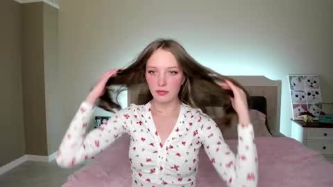 Lina online show from October 2025 09:06:02 AM