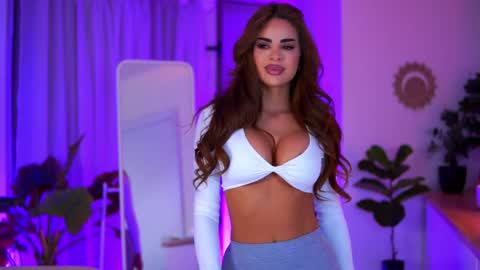 IsaBella online show from April 2026 08:13:02 PM