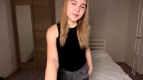 Emi online show from December 2025 03:18:02 PM