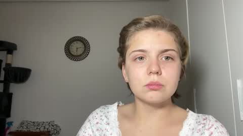 Snapshot of ari_crystal chatting on February 2026 04:12:02 PM ari_crystal online show from February 2026 04:12:02 PM