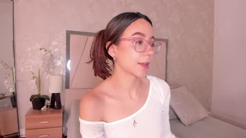Snapshot of ari_wilde chatting on June 2026 12:13:02 PM Ari Wilde online show from June 2026 12:13:02 PM