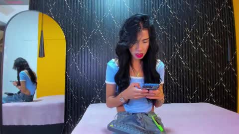 Aria Millers  online show from October 2025 11:40:01 AM