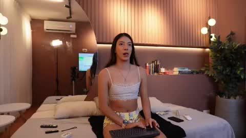 Ariaa online show from September 2025 06:43:02 PM