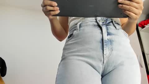 ariacoral online show from December 2025 12:43:01 PM