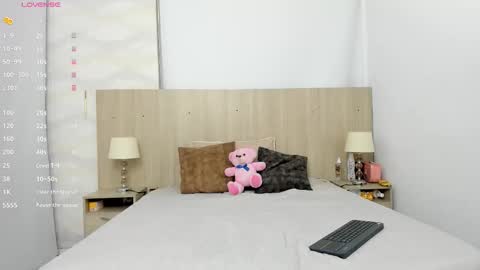 Ariadna online show from December 2025 03:23:01 AM