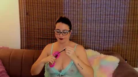 Snapshot of ariana_cross_ chatting on May 2026 12:01:01 PM Ariana Cruz online show from May 2026 12:01:01 PM