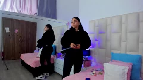  ariana  online show from November 2025 04:40:02 PM