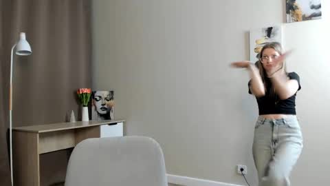 Snapshot of arianaabramek chatting on February 2026 07:28:01 PM Alice online show from February 2026 07:28:01 PM