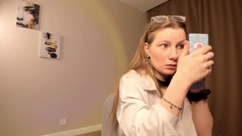 Snapshot of arianaabramek chatting on March 2026 07:42:01 PM Alice online show from March 2026 07:42:01 PM