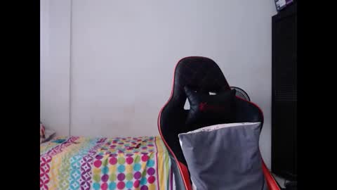 ariannaloovel online show from February 2026 06:20:02 PM