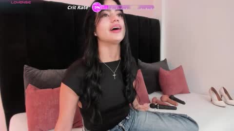 Snapshot of ariel_jonnes chatting on December 2025 09:00:02 PM Ariel online show from December 2025 09:00:02 PM