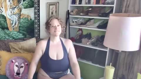 Snapshot of arielabai chatting on November 2025 05:03:01 PM Arielle Ari online show from November 2025 05:03:01 PM