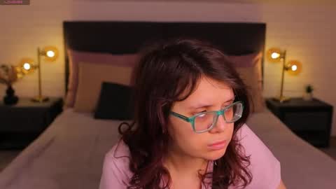 Ariell Mini online show from April 2026 12:09:02 PM