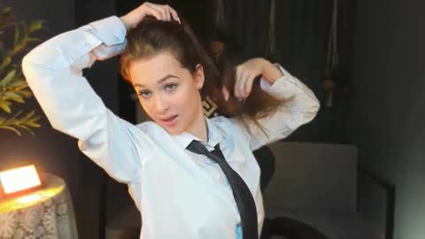 arielsykes online show from November 2025 05:57:01 PM