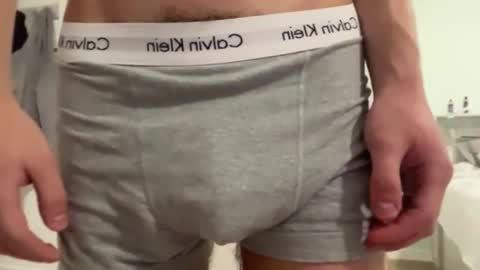 Snapshot of ariestwink chatting on October 2025 03:35:02 PM Aries Twink online show from October 2025 03:35:02 PM