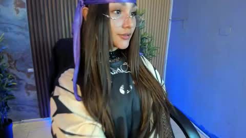 Snapshot of arigy_gomez chatting on September 2025 09:42:02 PM Arigy Everyday From 1430 to 2130 Col Time online show from September 2025 09:42:02 PM