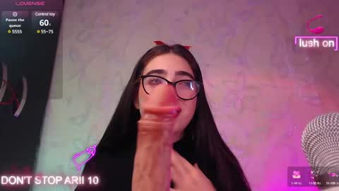 Snapshot of arii_vega chatting on January 2025 01:56:01 AM ARII VEGA online show from January 2025 01:56:01 AM