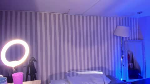  Arianna  online show from January 2025 06:48:01 PM