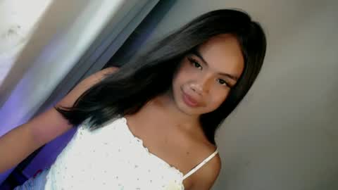 Snapshot of arilovesu chatting on July 2026 12:01:02 PM hi follow me its ARI online show from July 2026 12:01:02 PM