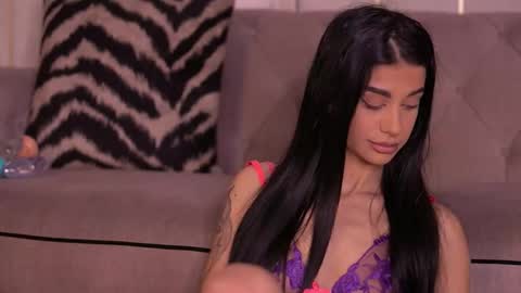 Arina online show from November 2025 06:39:01 PM