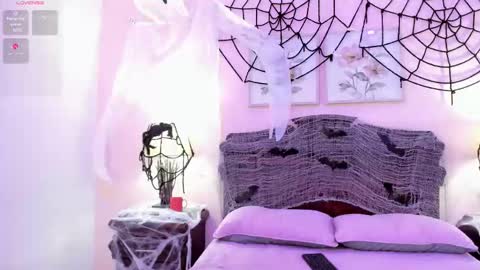 Ari  online show from October 2025 12:46:02 PM