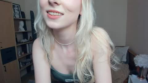 Snapshot of arlavitullo chatting on May 2026 08:33:02 AM Emily online show from May 2026 08:33:02 AM