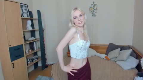 Snapshot of arlavitullo chatting on June 2026 09:11:01 AM Emily online show from June 2026 09:11:01 AM
