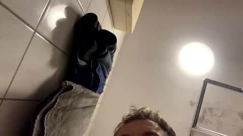 armyskater32 online show from October 2025 08:44:01 PM